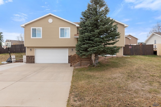 view of front of house featuring a front yard and a garage