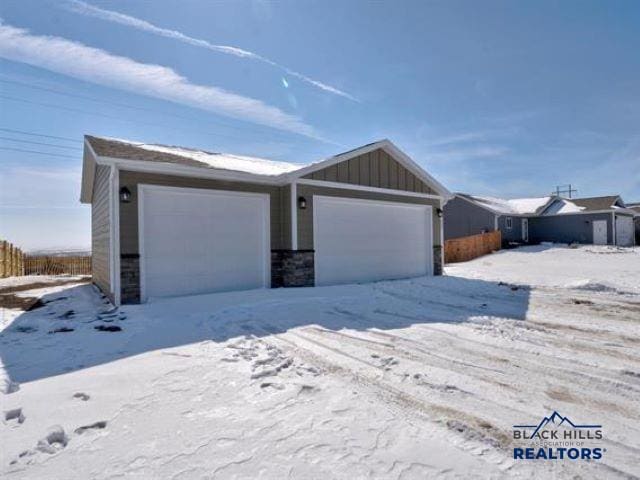 single story home featuring a garage