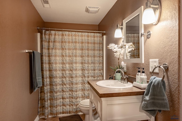 bathroom featuring a shower with curtain, vanity, and toilet