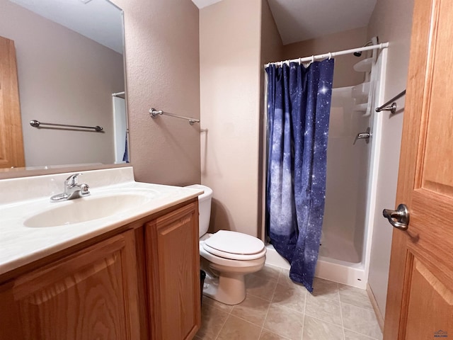 bathroom with curtained shower, toilet, and vanity