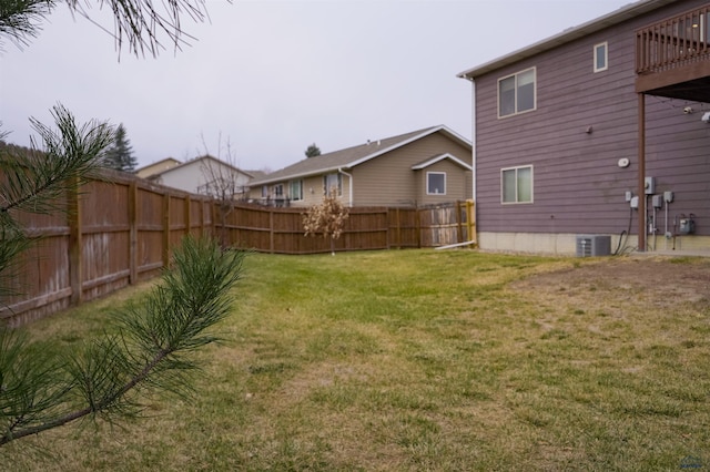 view of yard featuring central AC unit