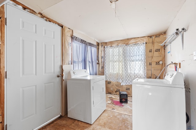 laundry area featuring light tile patterned floors and washing machine and clothes dryer