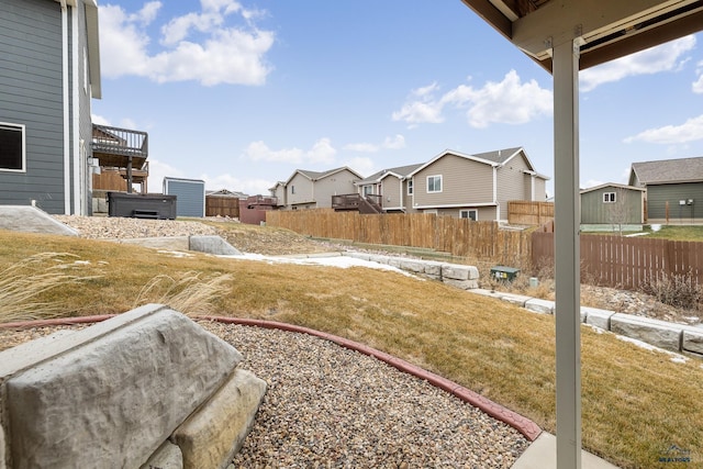 view of yard with a hot tub