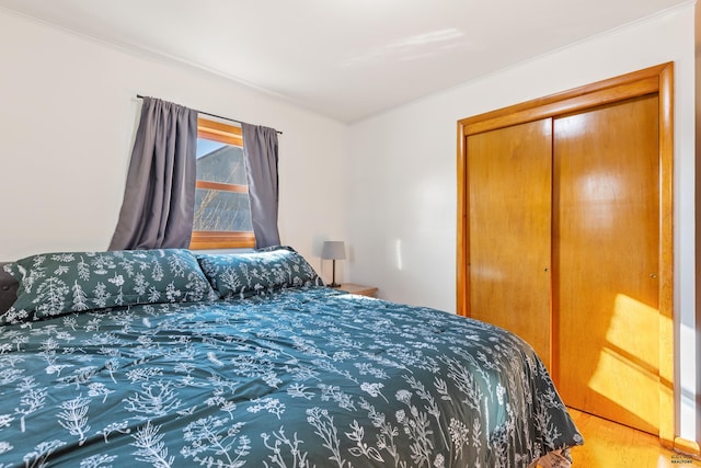 bedroom with a closet