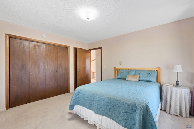 bedroom with carpet and a textured ceiling