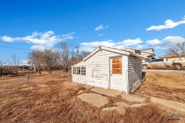 view of outbuilding