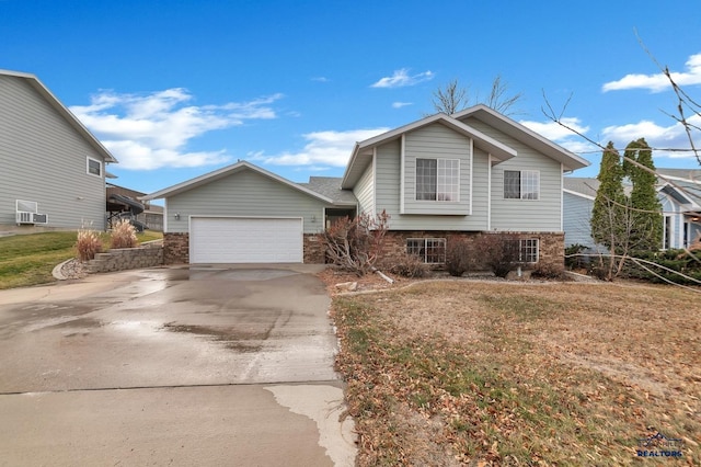 view of front of property featuring a garage and a front yard