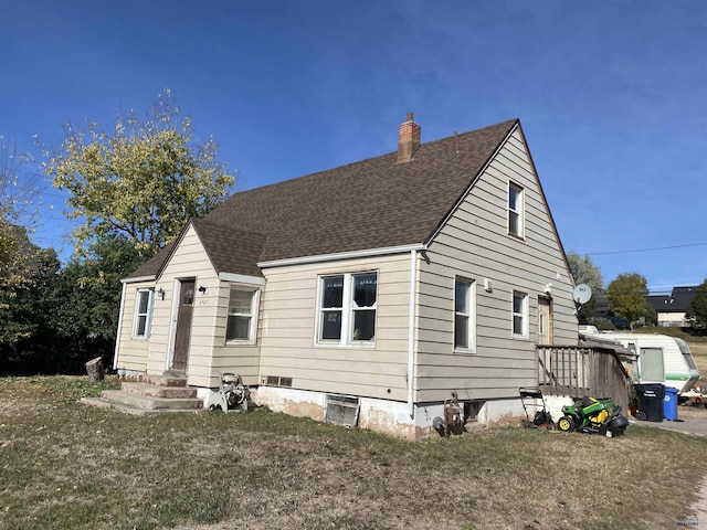 back of house featuring a lawn