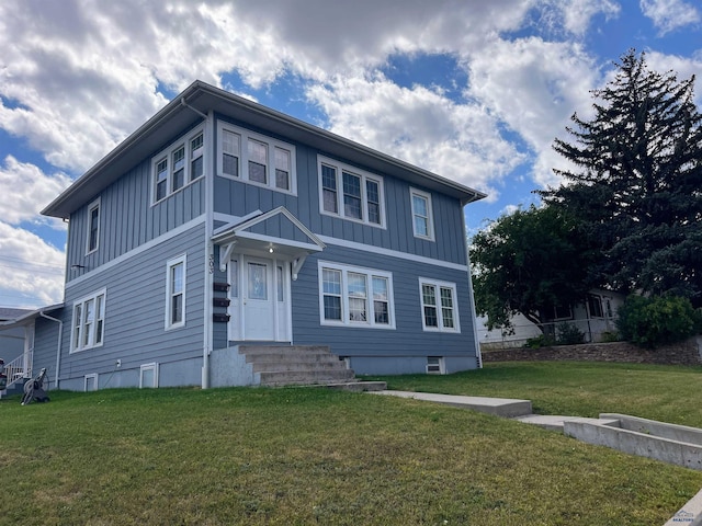 view of front of house featuring a front lawn