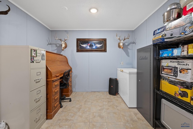 clothes washing area featuring crown molding