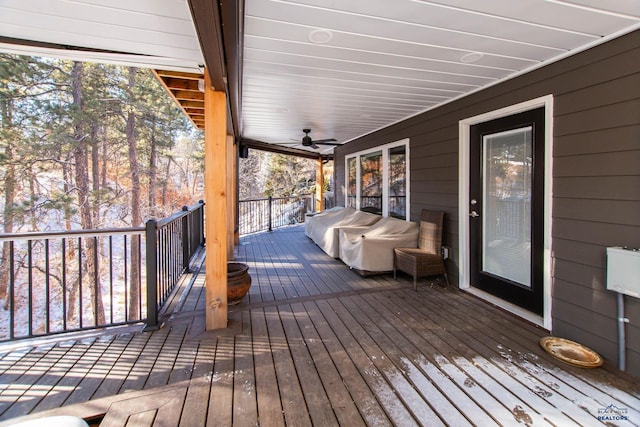 deck with ceiling fan