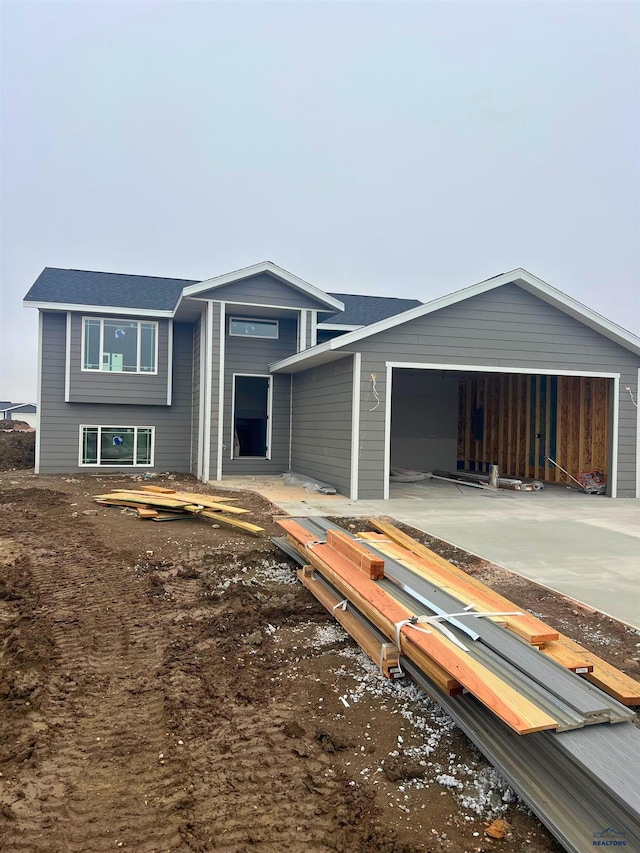 view of front facade with a garage