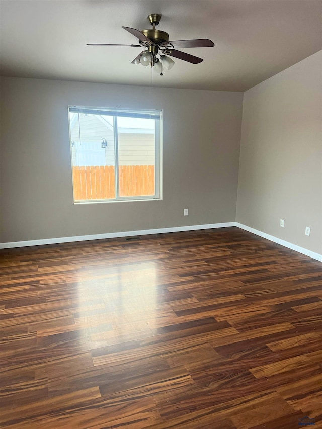 unfurnished room featuring dark wood-type flooring and ceiling fan