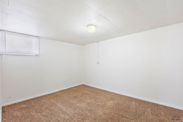 unfurnished room with carpet