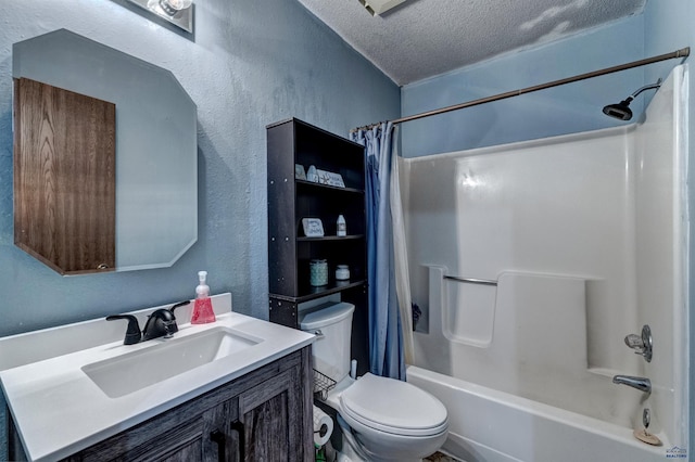 bathroom featuring a textured wall, toilet, shower / bath combo with shower curtain, a textured ceiling, and vanity