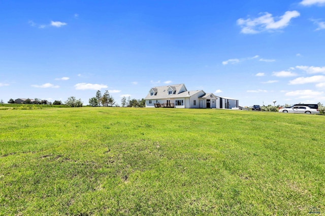 view of yard featuring a rural view