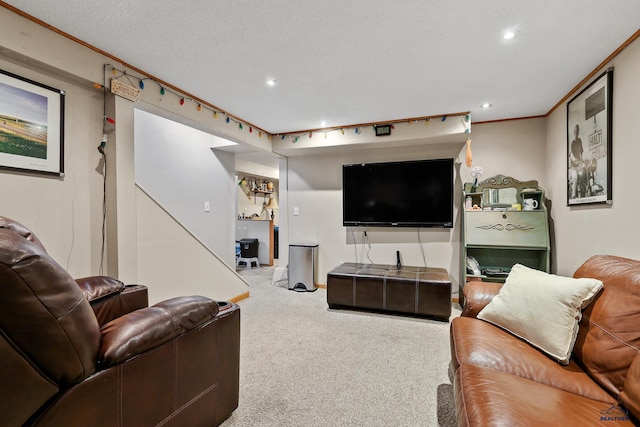 living area featuring a textured ceiling, ornamental molding, carpet flooring, and recessed lighting