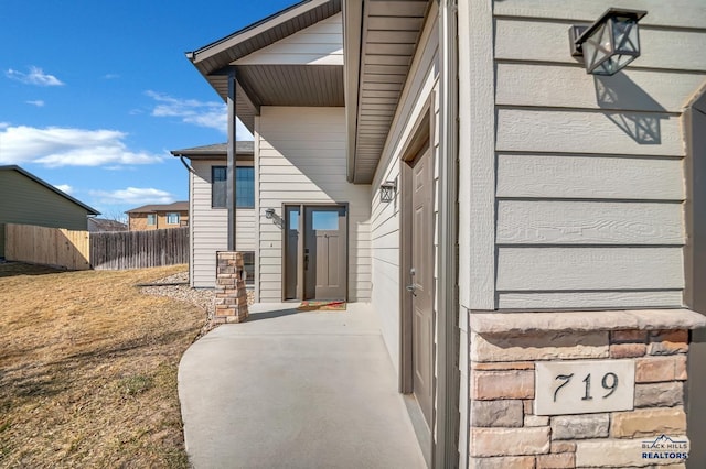 entrance to property with fence