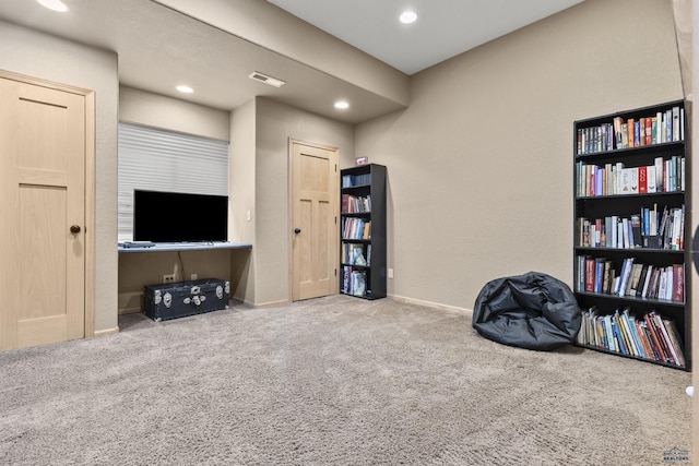 living area with visible vents, recessed lighting, baseboards, and carpet floors