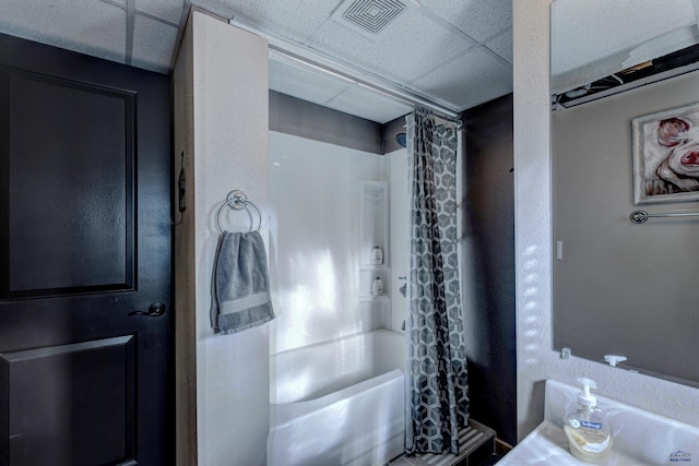 4329 Crooked Oaks Rd, Piedmont, SD 57769 - full bathroom with visible vents, shower / tub combo with curtain, and a paneled ceiling