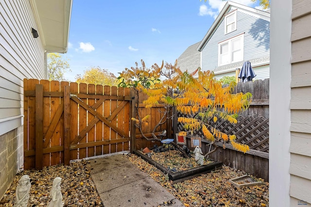 1120 W Blvd, Rapid City, SD 57701 - view of yard with fence and a gate