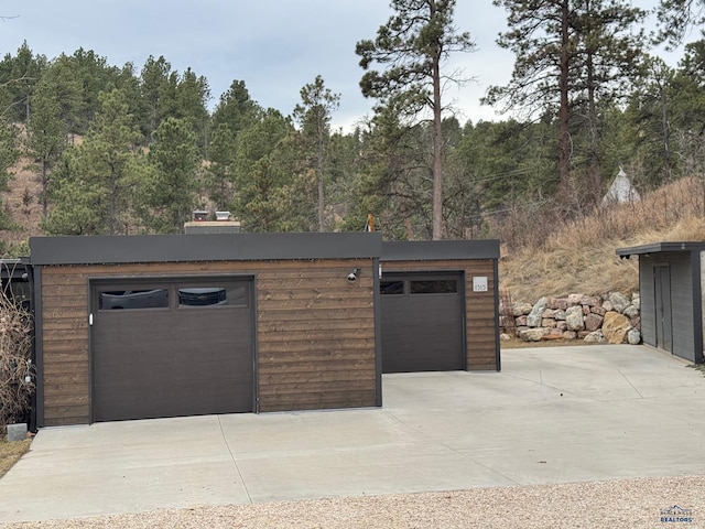 1515 Forest Dr, Rapid City, SD 57701 - garage with driveway