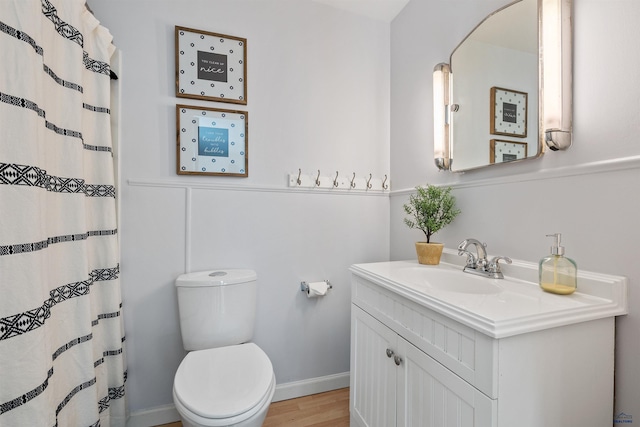 1000 W Blvd, Rapid City, SD 57701 - bathroom featuring vanity, a shower with shower curtain, toilet, and wood finished floors