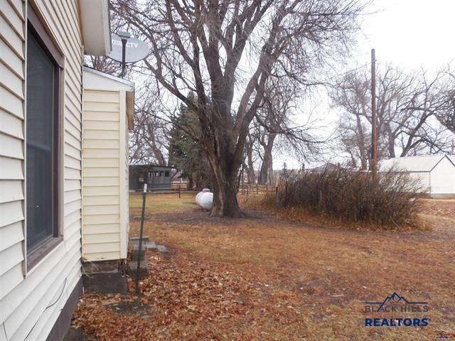23508 Main St, Caputa, SD 57725 - view of yard
