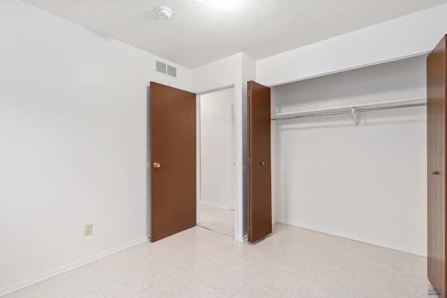 1937 Hillsview Dr, Rapid City, SD 57702 - unfurnished bedroom with a textured ceiling, visible vents, baseboards, a closet, and light floors