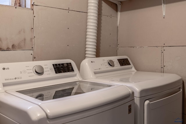 5235 Weathervane Ln, Rapid City, SD 57703 - laundry room with laundry area and washing machine and dryer