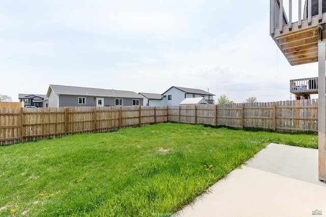 view of yard featuring a patio area