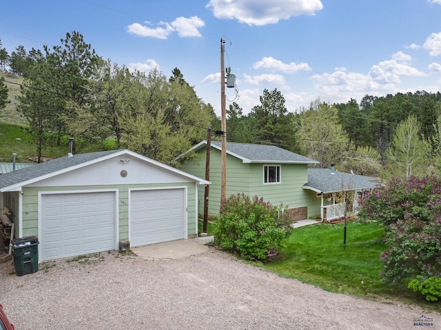 1580 Laurel Heights Dr, Rapid City, SD 57701 - view of front of house featuring an outdoor structure, a detached garage, roof with shingles, a front lawn, and driveway