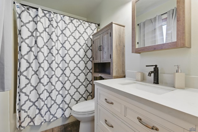 bathroom with toilet, vanity, and shower / tub combo with curtain