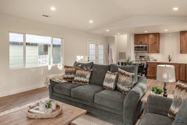 3432 Jackson Blvd, Rapid City, SD 57702 - living room featuring light wood-style floors, vaulted ceiling, baseboards, and recessed lighting