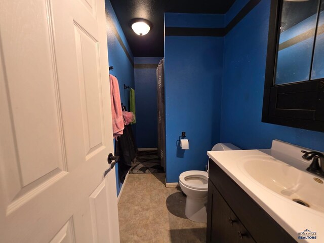 bathroom featuring vanity, toilet, and a shower with shower curtain