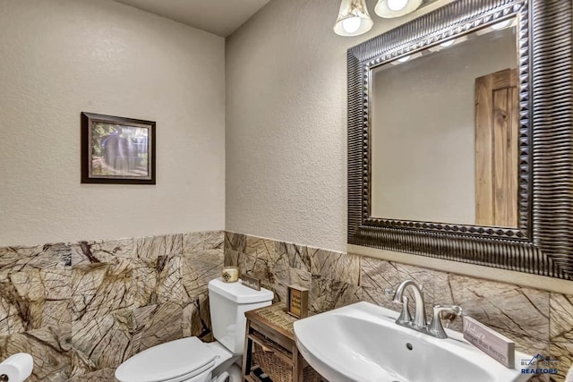 21172 Last Chance Trl, Lead, SD 57754 - bathroom with a sink, toilet, a textured wall, and tile walls