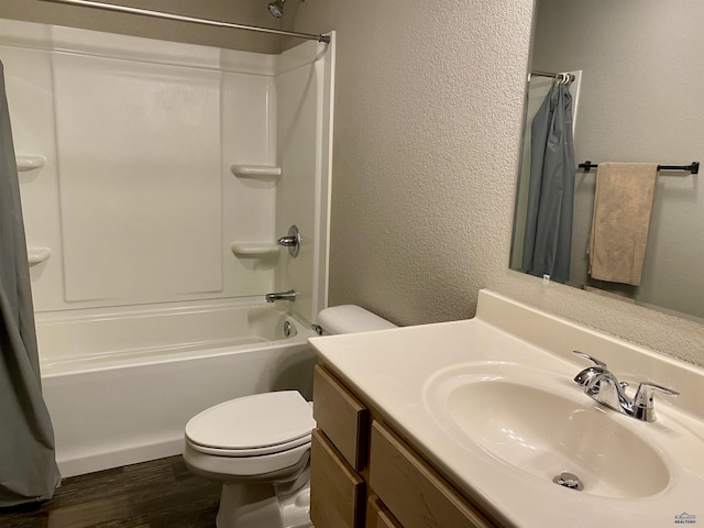 1064 Quinn Dr, Hill City, SD 57745 - bathroom featuring a textured wall, toilet, shower / bath combo, wood finished floors, and vanity