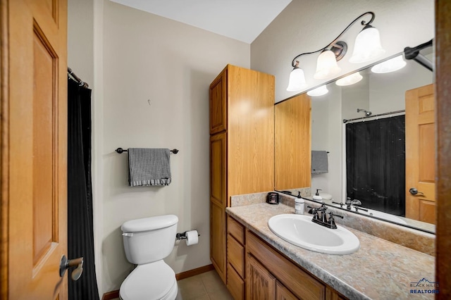 4307 Henry Ct, Rapid City, SD 57701 - bathroom featuring tile patterned floors, toilet, vanity, baseboards, and a shower with curtain