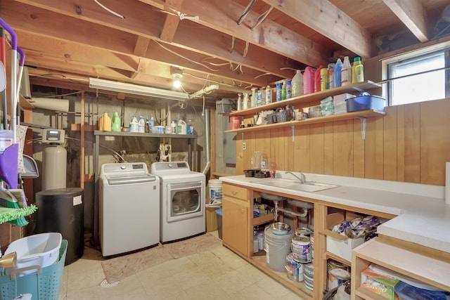 712 Stanley, Belle Fourche, SD 57717 - clothes washing area featuring washer and dryer