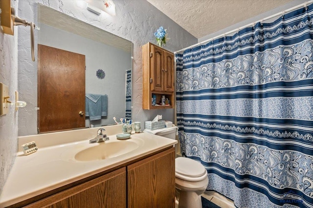720 S 32nd, Spearfish, SD 57783 - bathroom featuring a textured wall, a textured ceiling, toilet, vanity, and curtained shower
