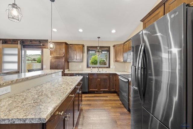 10145 Laramie Ln, Summerset, SD 57718 - kitchen featuring appliances with stainless steel finishes, a sink, dark wood-style floors, decorative light fixtures, and recessed lighting