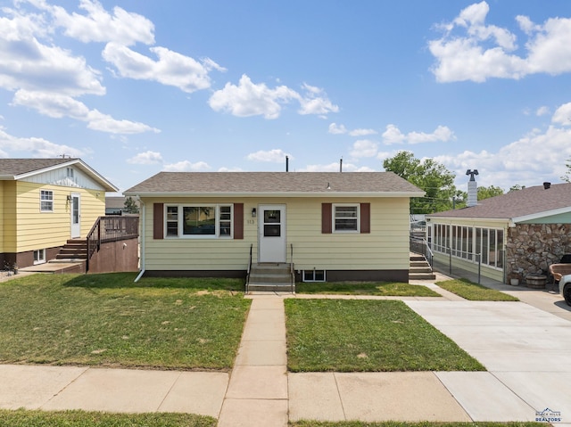 113 E Custer St, Rapid City, SD 57701 - view of front facade featuring entry steps and a front yard