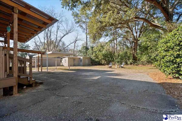 view of yard featuring aphalt driveway