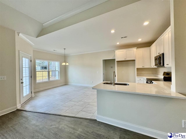 kitchen featuring sink, white cabinetry, hanging light fixtures, kitchen peninsula, and stainless steel appliances