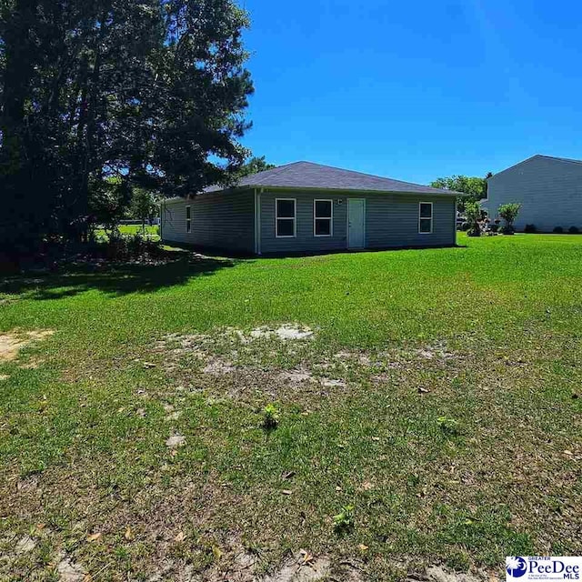 822 Twin Oaks Cir, Lake City, SC 29560 - back of house featuring a lawn