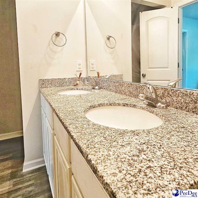 822 Twin Oaks Cir, Lake City, SC 29560 - full bath featuring double vanity, wood finished floors, and baseboards