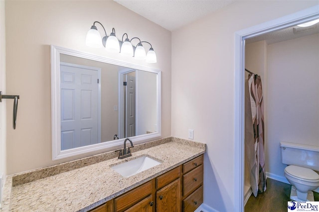 full bathroom featuring vanity, curtained shower, toilet, and baseboards