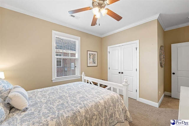 carpeted bedroom with crown molding, ceiling fan, and a closet