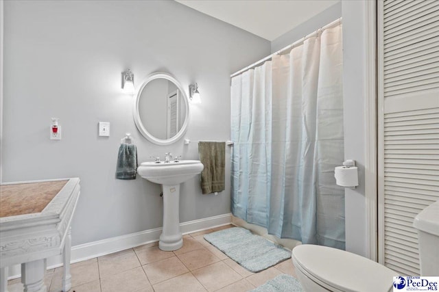 526 Shannon Rd, Marion, SC 29571 - full bathroom with toilet, tile patterned floors, baseboards, and a shower with shower curtain