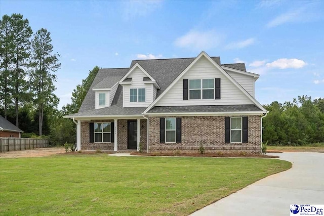 craftsman inspired home featuring a front lawn